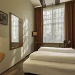 A トレイン ホテル 3*