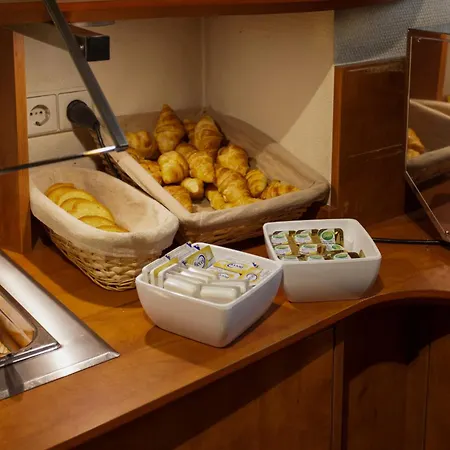 A-train Otel 3*