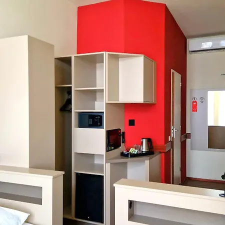 A-train Hotel