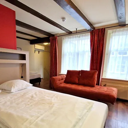 A-train Hotel