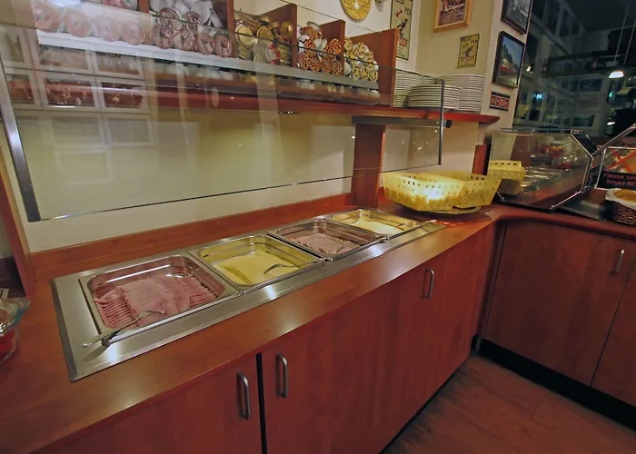 إيه ترين فندق 3*