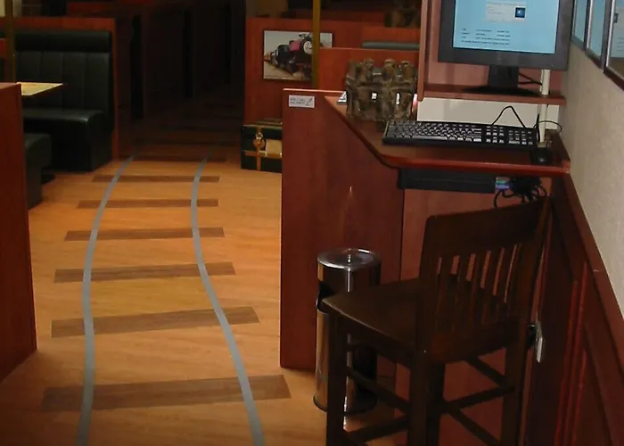 فندق إيه ترين 3*